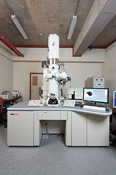 전계방사형 투과전자현미경